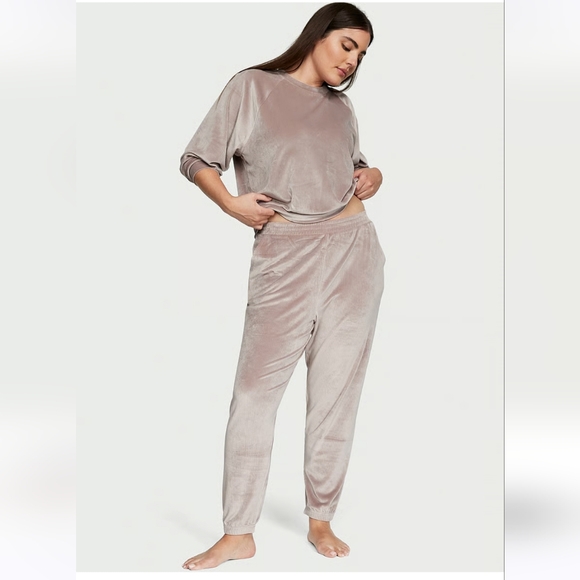 Victoria's Secret Pants - NWT! VICTORIA'S SECRET VELOUR RIBBED LOUNGE PANTS (MED)
